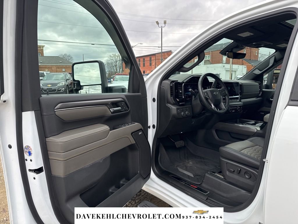Used 2024 Chevrolet Silverado 2500 ZR2 w/ Technology Package image 15