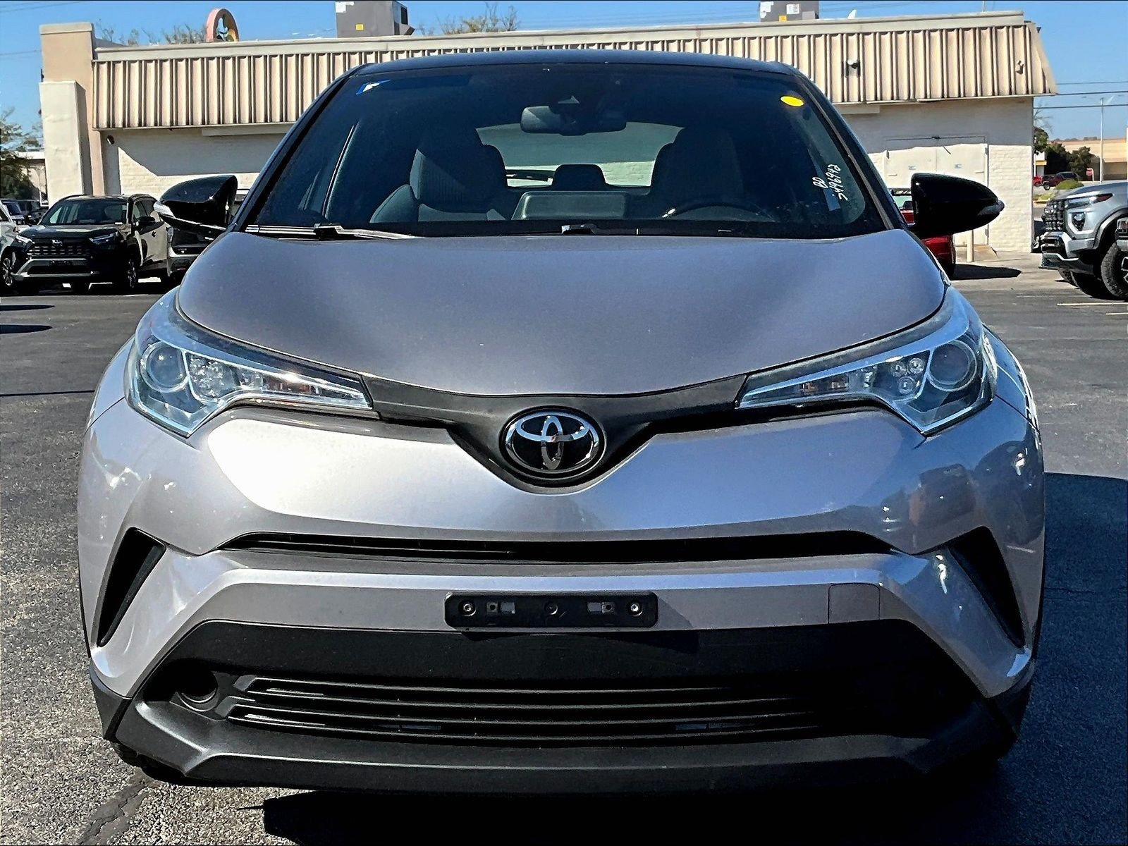 Used 2019 Toyota C-HR XLE FWD image 2