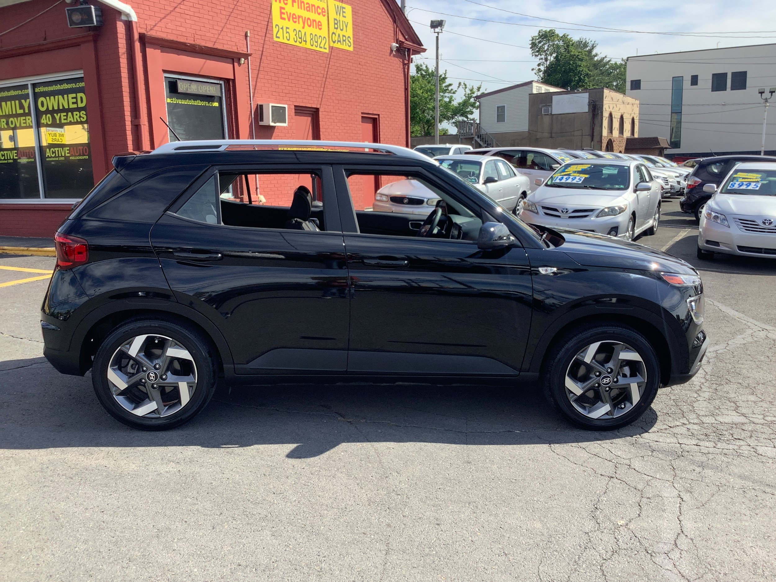 Used 2023 Hyundai Venue SEL w/ Cargo Package FWD image 8