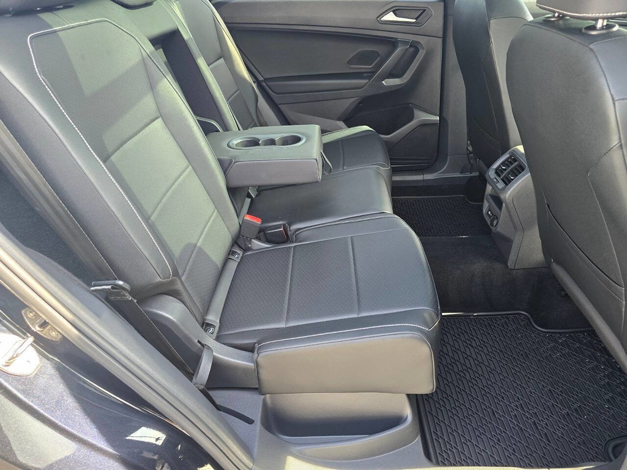Used 2021 Volkswagen Tiguan SE AWD/4WD image 16