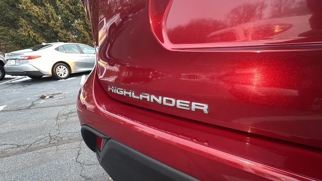 Used 2024 Toyota Highlander LE image 34