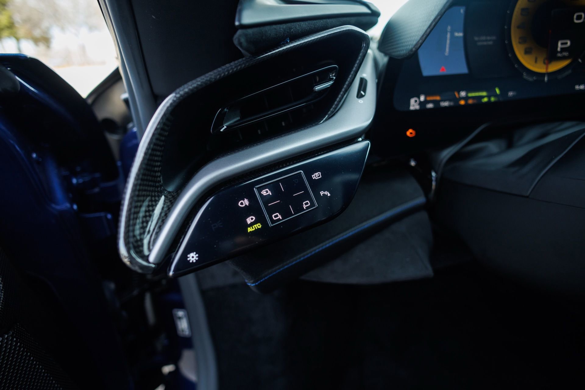 Used 2022 Ferrari SF90 Stradale image 40