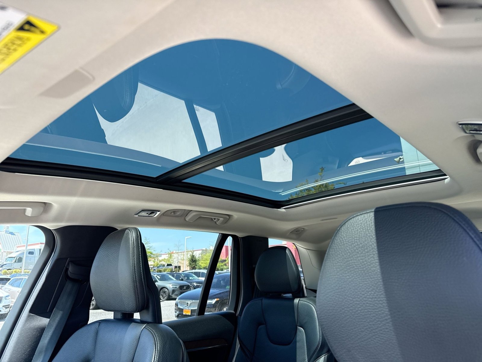 Certified 2021 Volvo XC90 T6 Momentum w/ Advanced Package AWD/4WD image 32