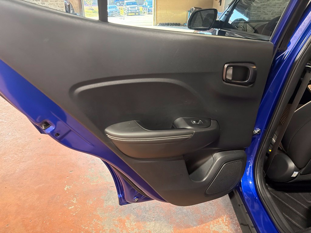 Certified 2024 Hyundai Venue Limited FWD image 15