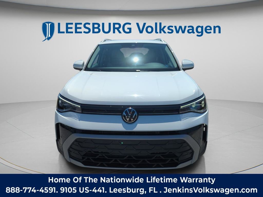 Used 2025 Volkswagen Taos SE w/ Panoramic Sunroof Package FWD image 15