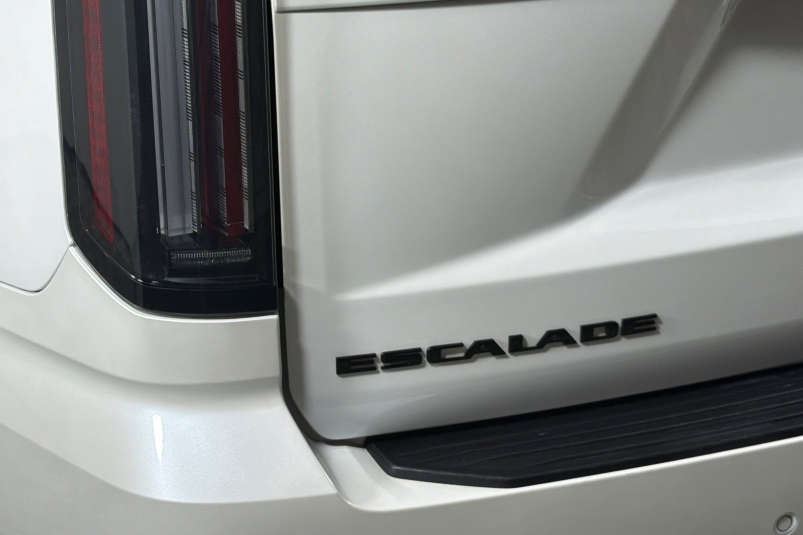 Used 2025 Cadillac Escalade Sport w/ LPO, ONYX Package AWD/4WD image 26