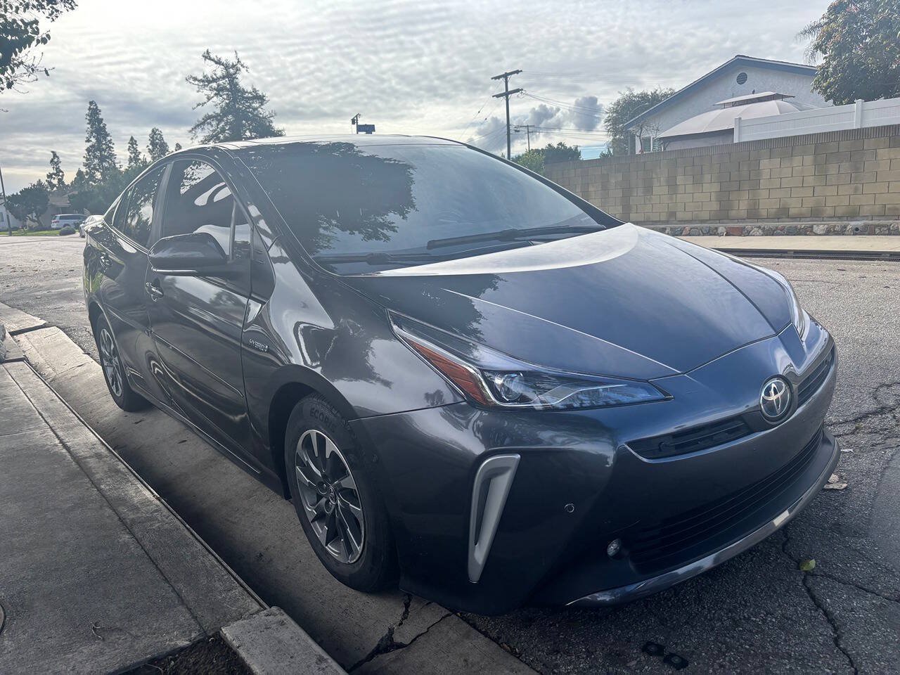Used 2022 Toyota Prius XLE w/ Advanced Technology Package FWD image 3