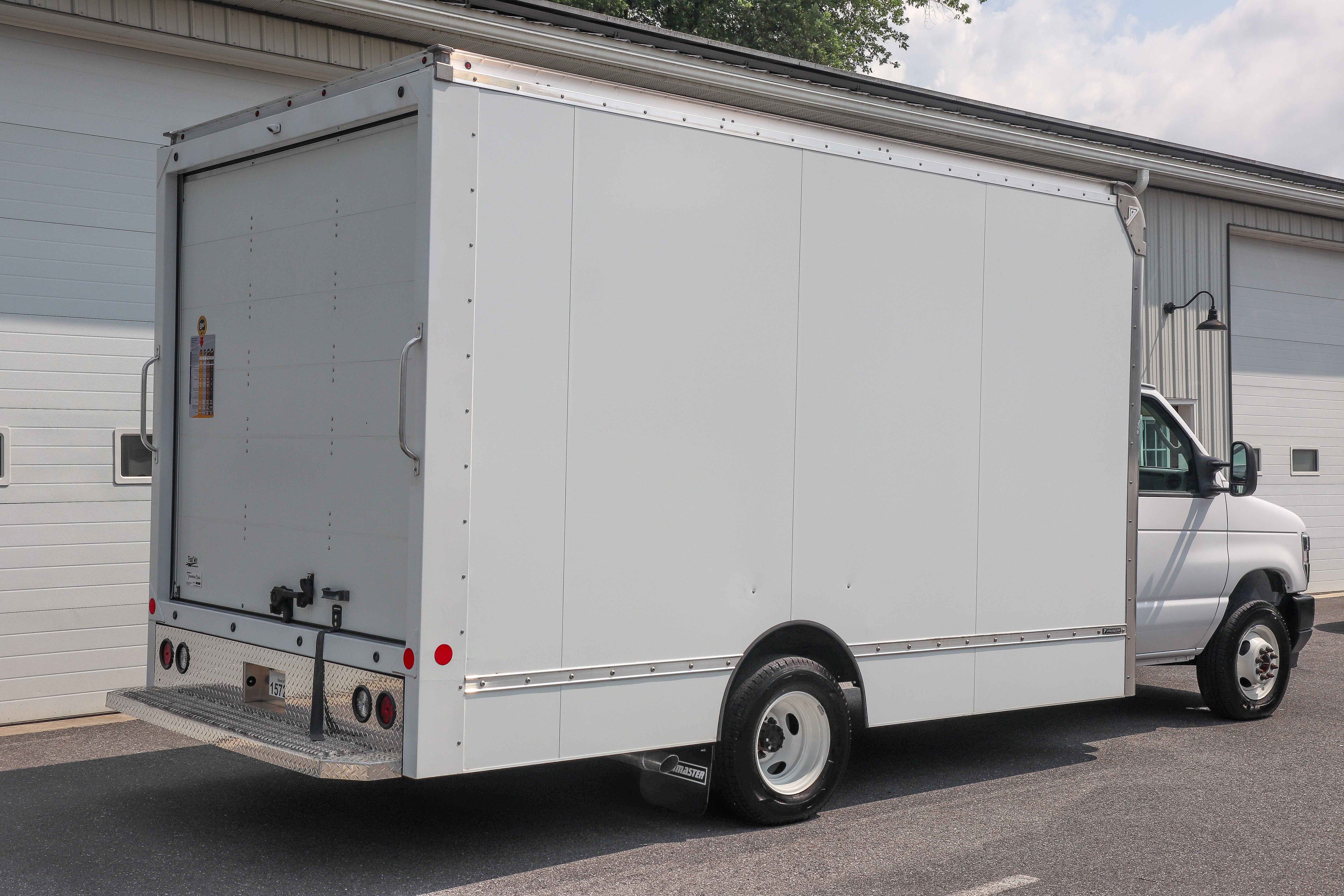 Used 2024 Ford E-450 and Econoline 450 Super Duty w/ Driver's Safety Package RWD image 3