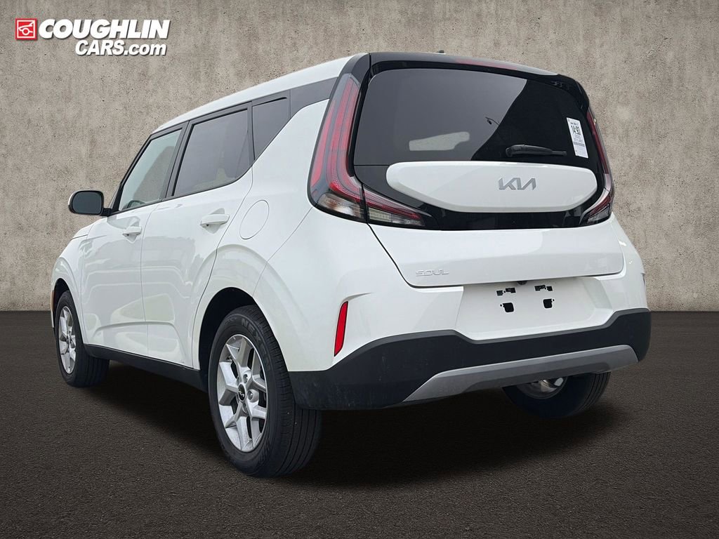 Used 2025 Kia Soul LX FWD image 5