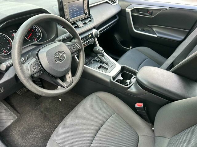 Used 2021 Toyota RAV4 LE image 10