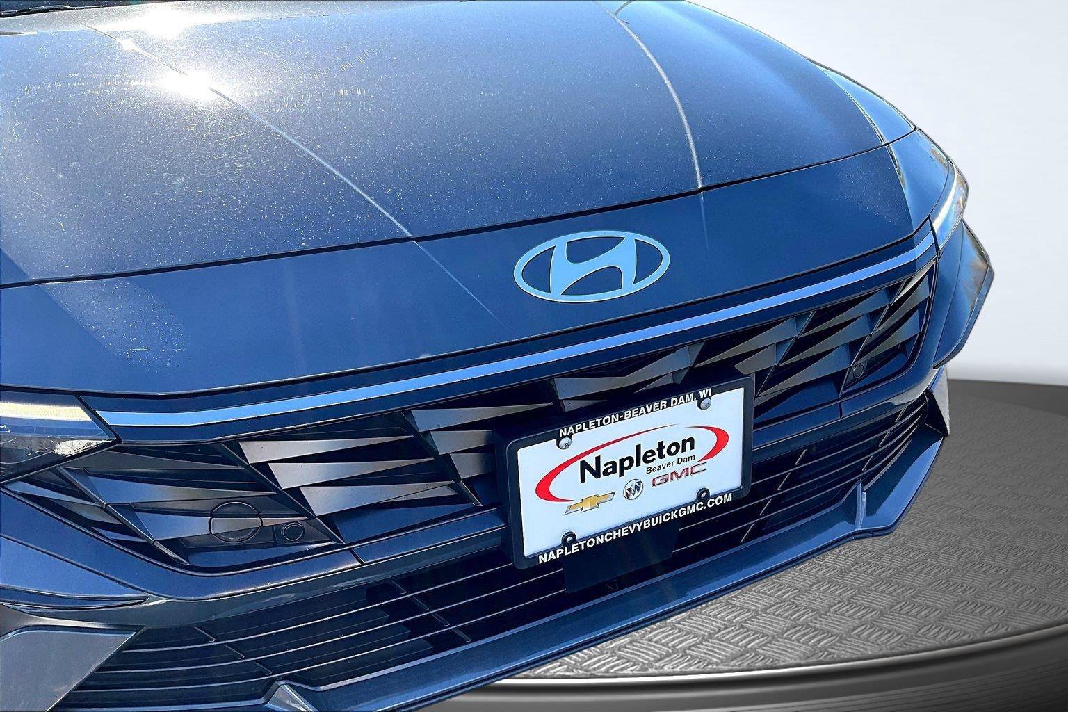 Used 2025 Hyundai Elantra SEL FWD image 28