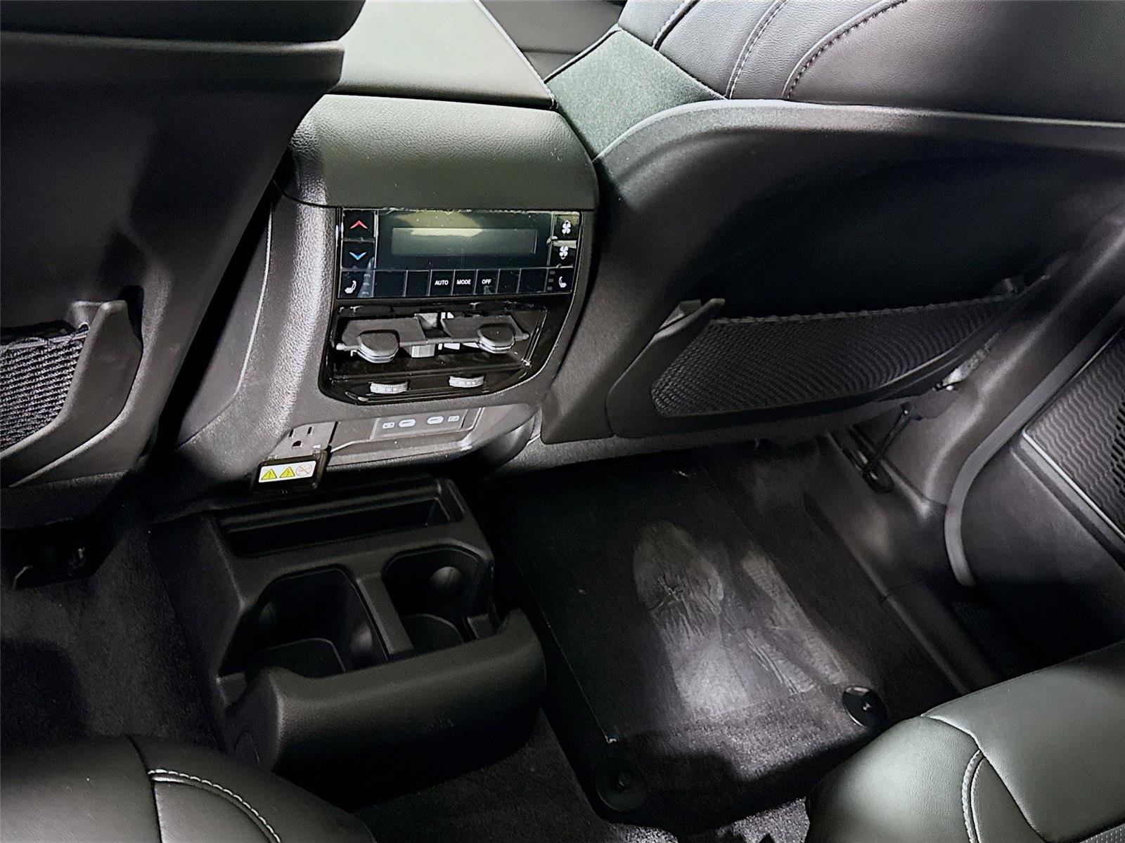 New 2026 Jeep Grand Cherokee L Limited w/ Luxury Tech Group II AWD/4WD image 19
