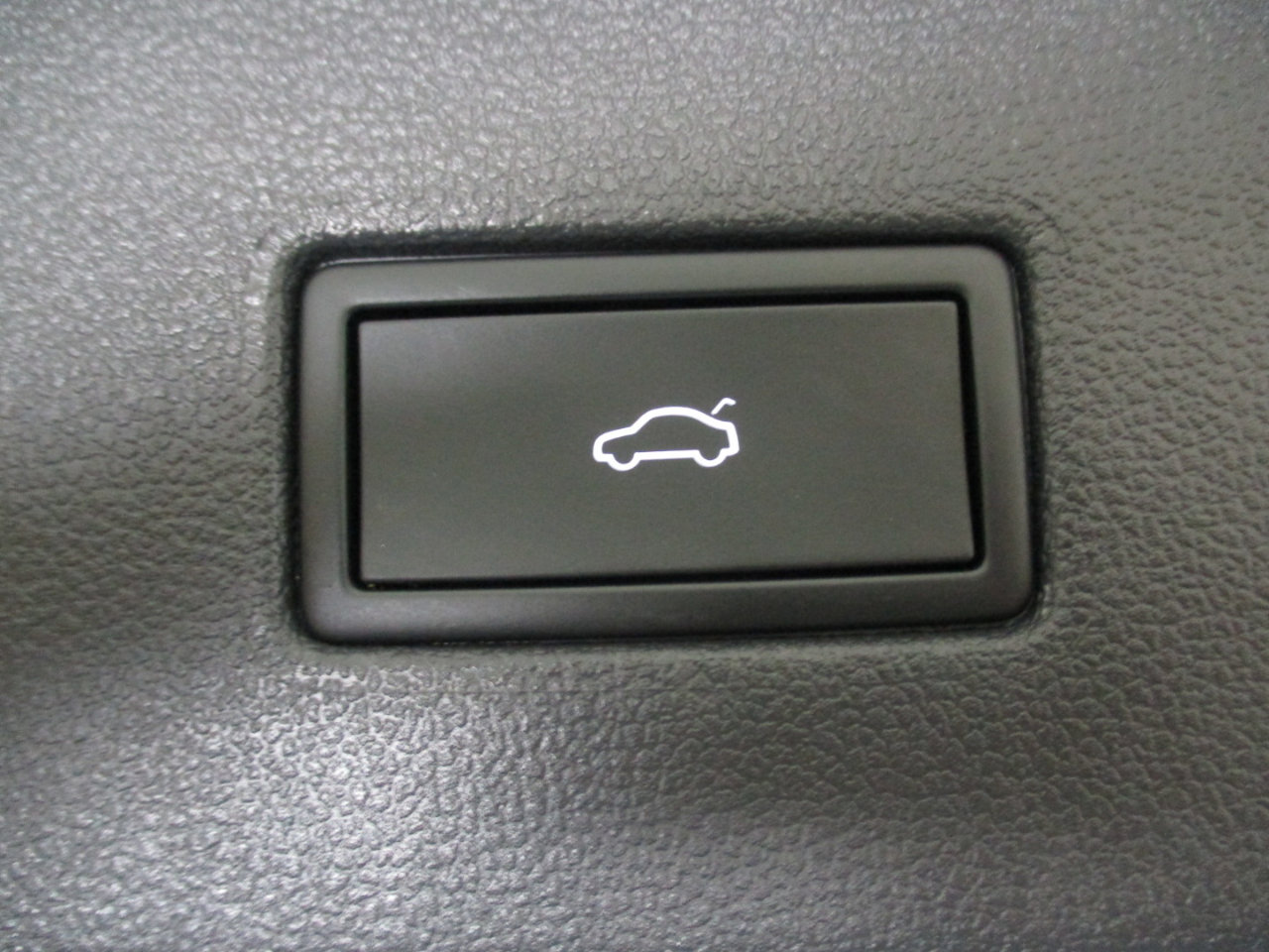 Used 2024 Volkswagen Tiguan SE image 14