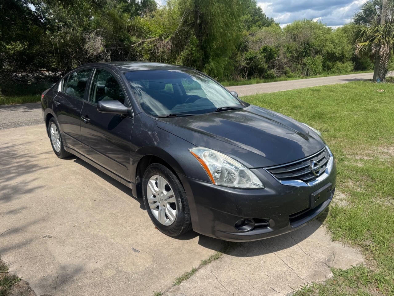 Used 2011 Nissan Altima 2.5 S w/ Special Edition Pkg FWD image 2