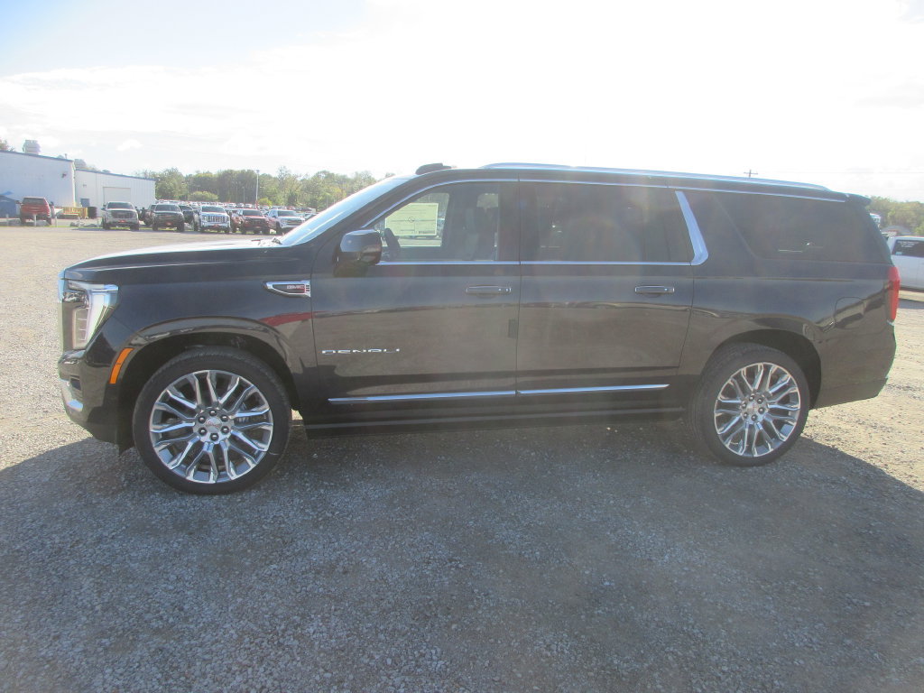 New 2027 GMC Yukon XL Denali w/ Denali Reserve Package AWD/4WD image 7