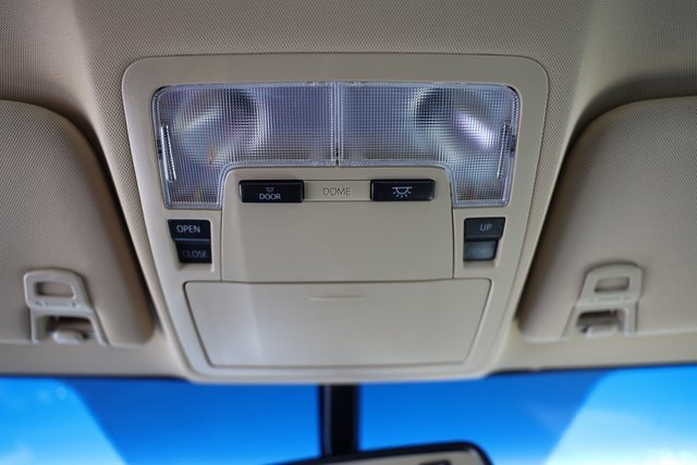 Used 2016 Toyota Avalon Limited image 32