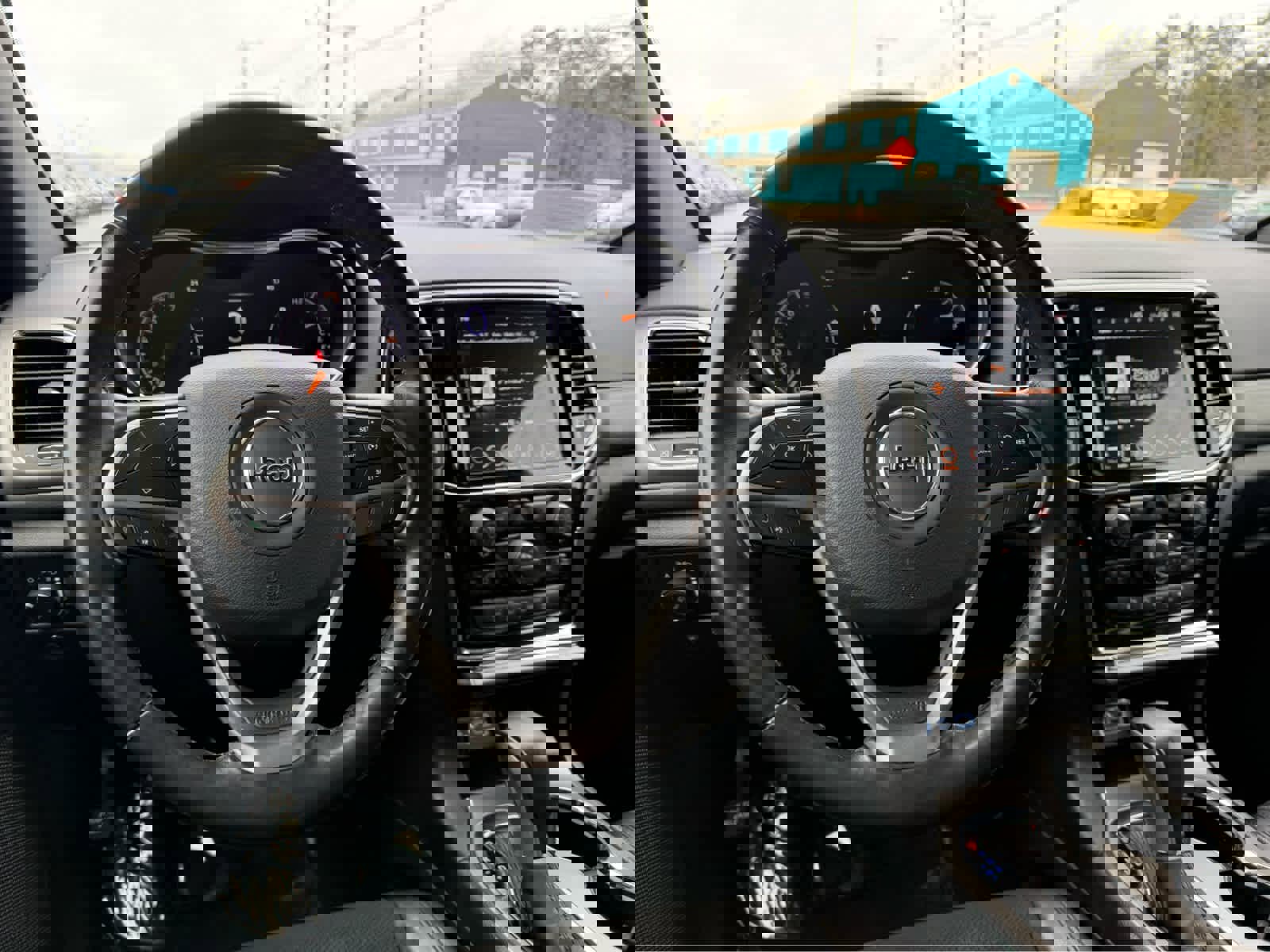 Used 2021 Jeep Grand Cherokee Laredo X image 16