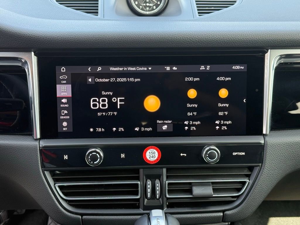 Used 2025 Porsche Macan image 35