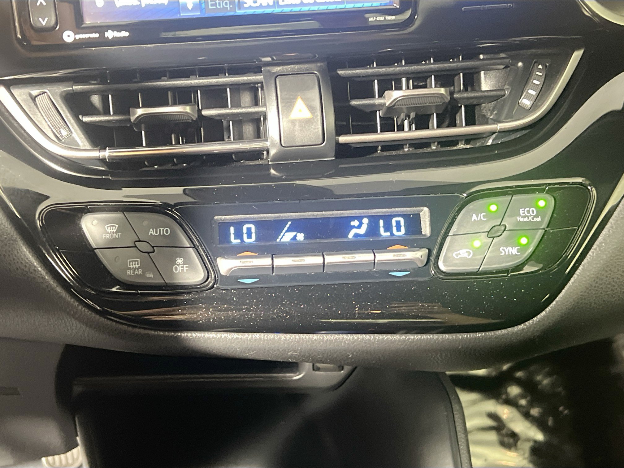 Used 2018 Toyota C-HR XLE FWD image 24