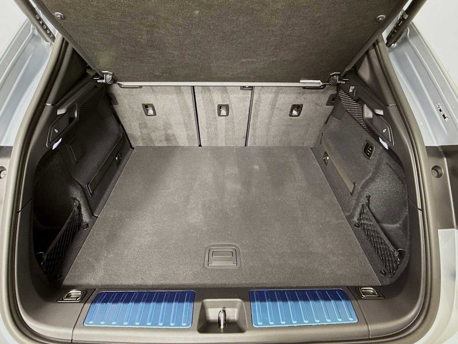 Certified 2025 Porsche Macan Electric image 27