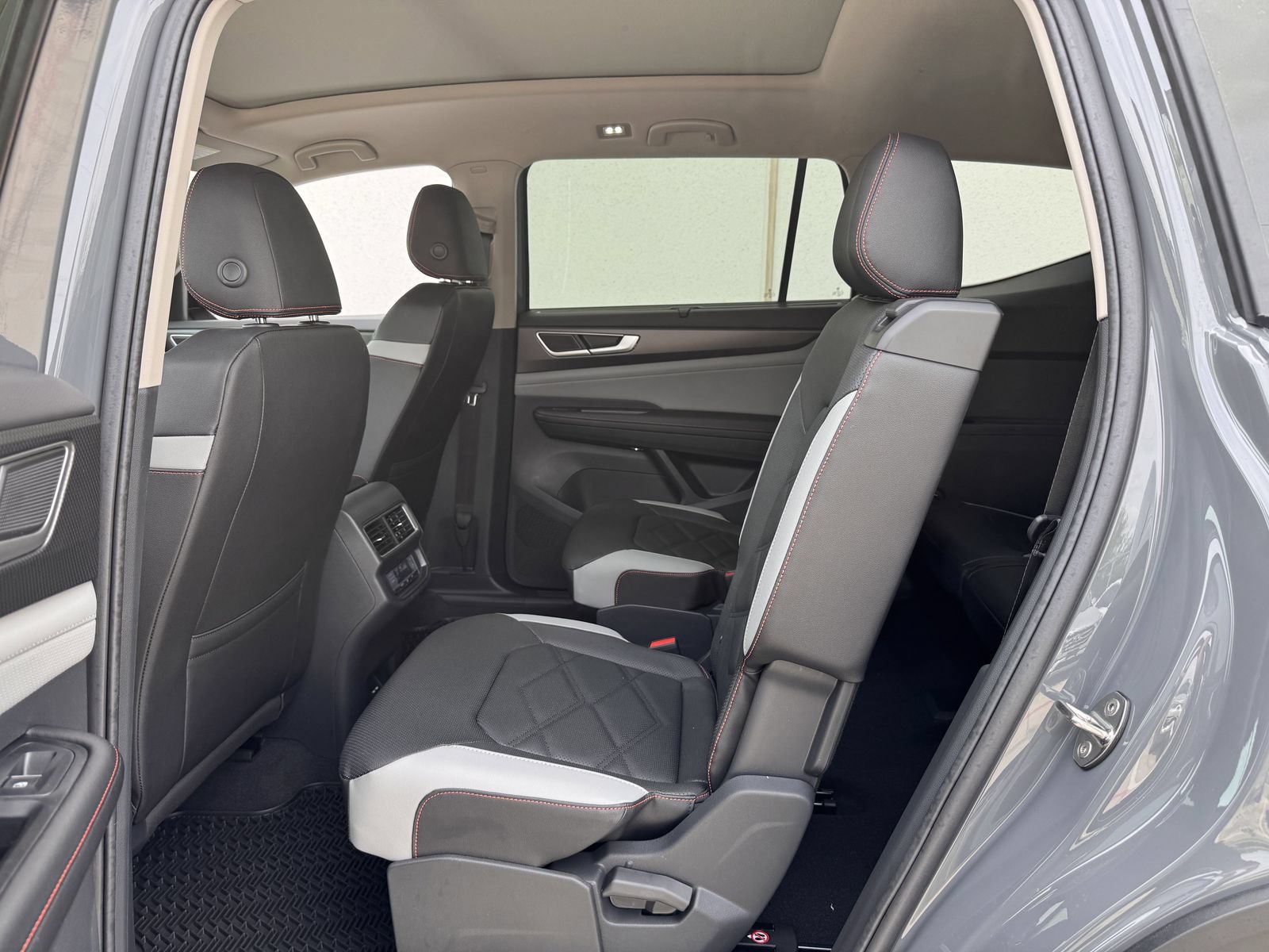 New 2026 Volkswagen Atlas Peak Edition AWD/4WD image 29