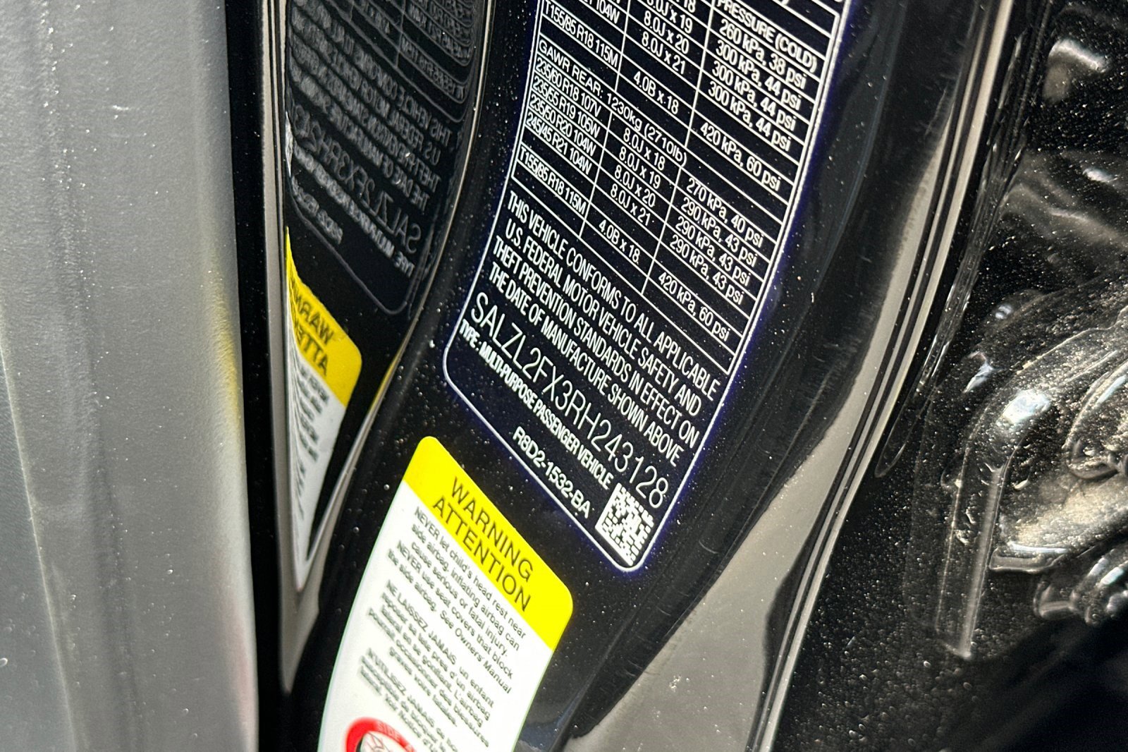 Used 2024 Land Rover Range Rover Evoque Dynamic SE image 38