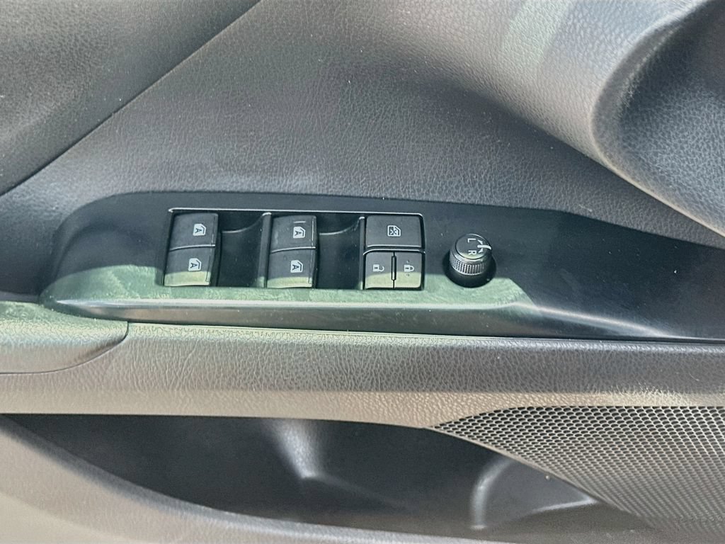 Used 2020 Toyota Camry SE FWD image 17
