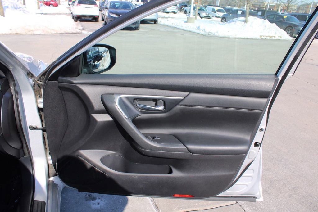 Used 2015 Nissan Altima 2.5 SV w/ Convenience Package image 21