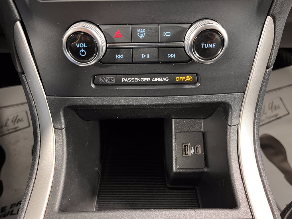 Used 2024 Ford Edge SEL AWD/4WD image 3