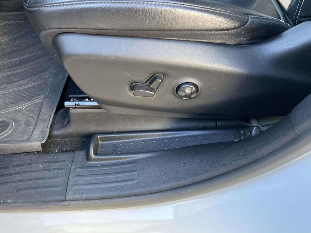 Used 2021 Chrysler Pacifica Touring-L w/ Uconnect Theater Family Group image 31