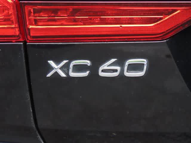 Used 2019 Volvo XC60 T5 Momentum w/ Multimedia Package AWD/4WD image 7