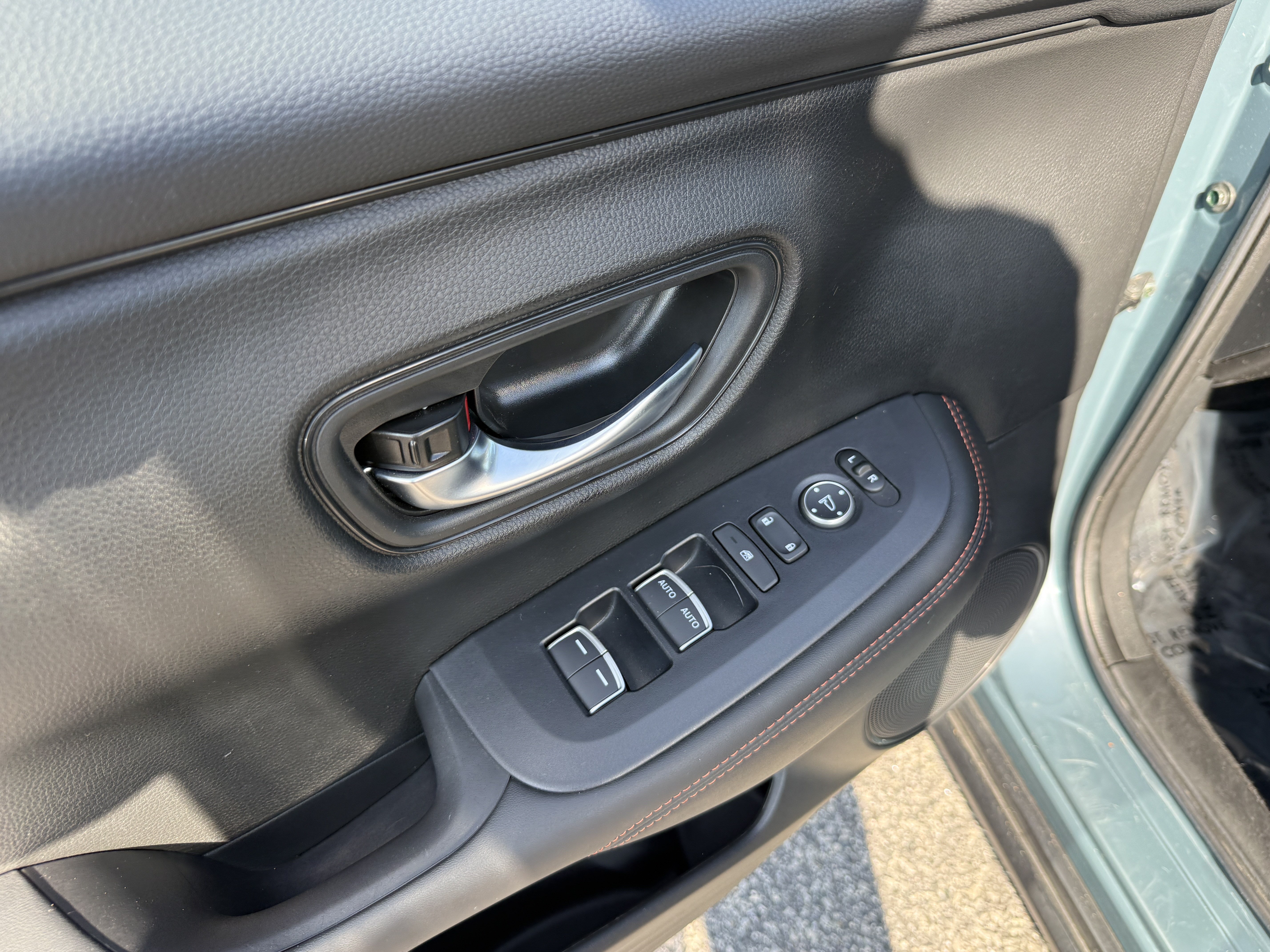Used 2025 Honda HR-V Sport image 15