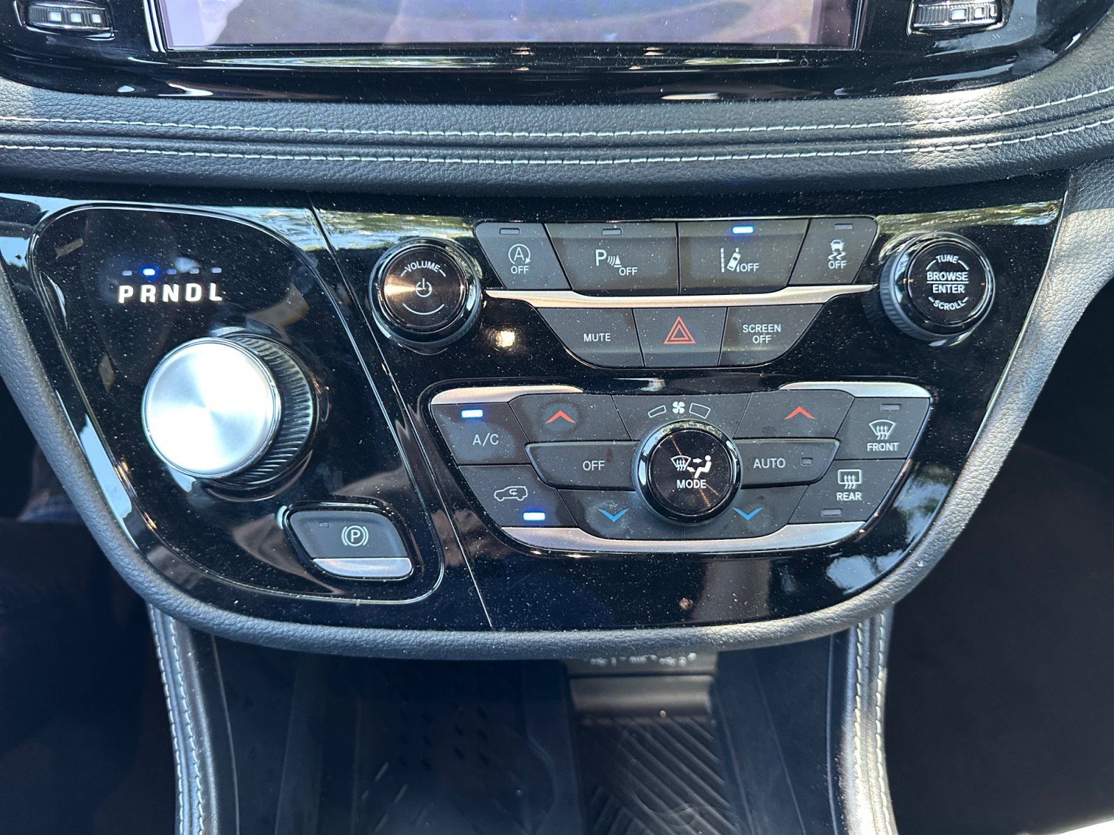 Used 2025 Chrysler Pacifica Limited FWD image 23
