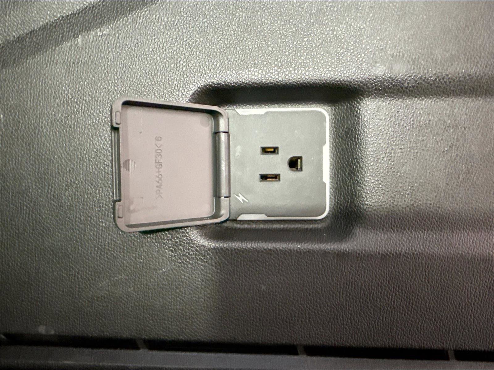 Used 2024 GMC Yukon XL SLT image 38