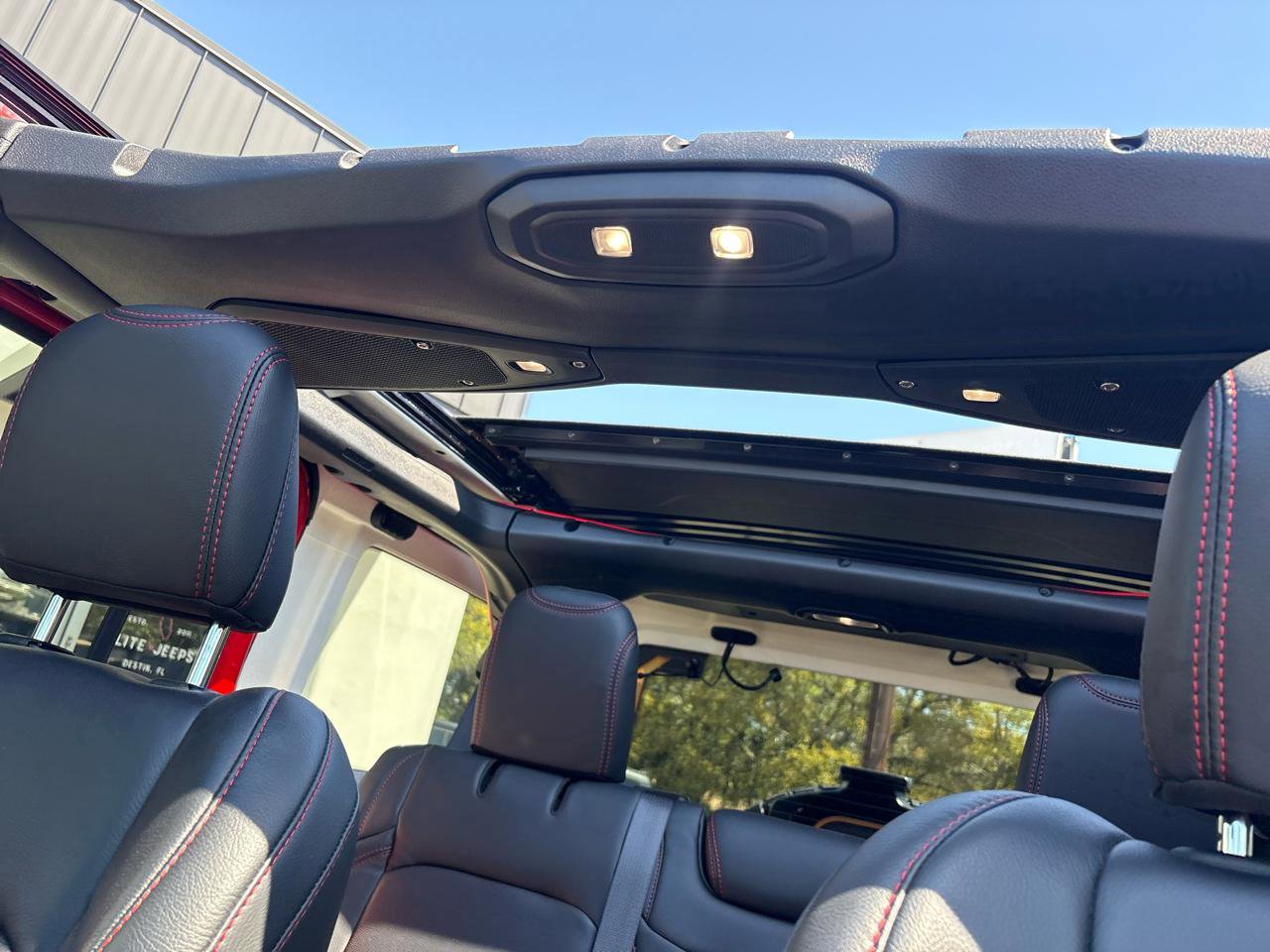 Used 2024 Jeep Wrangler Unlimited Rubicon w/ XTREMEE 35" Tire Package AWD/4WD image 20