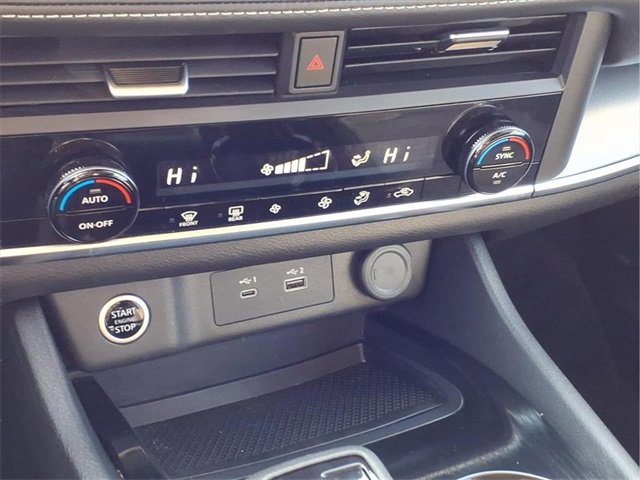 Used 2023 Nissan Rogue SV image 11