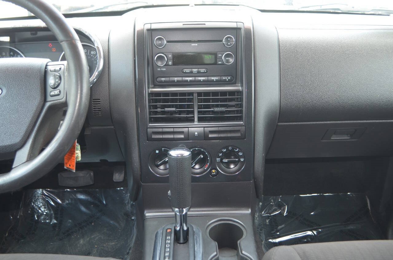 Used 2010 Ford Explorer XLT image 32