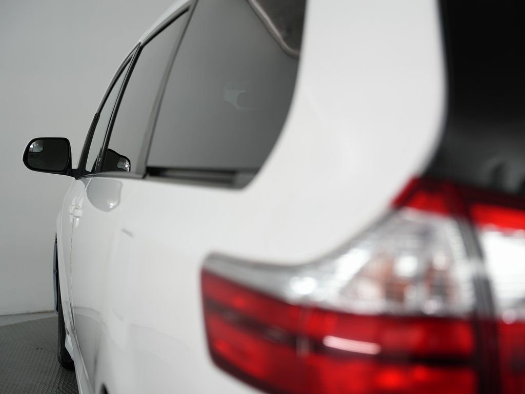 Used 2018 Toyota Sienna LE w/ Carpet Mat Package image 60