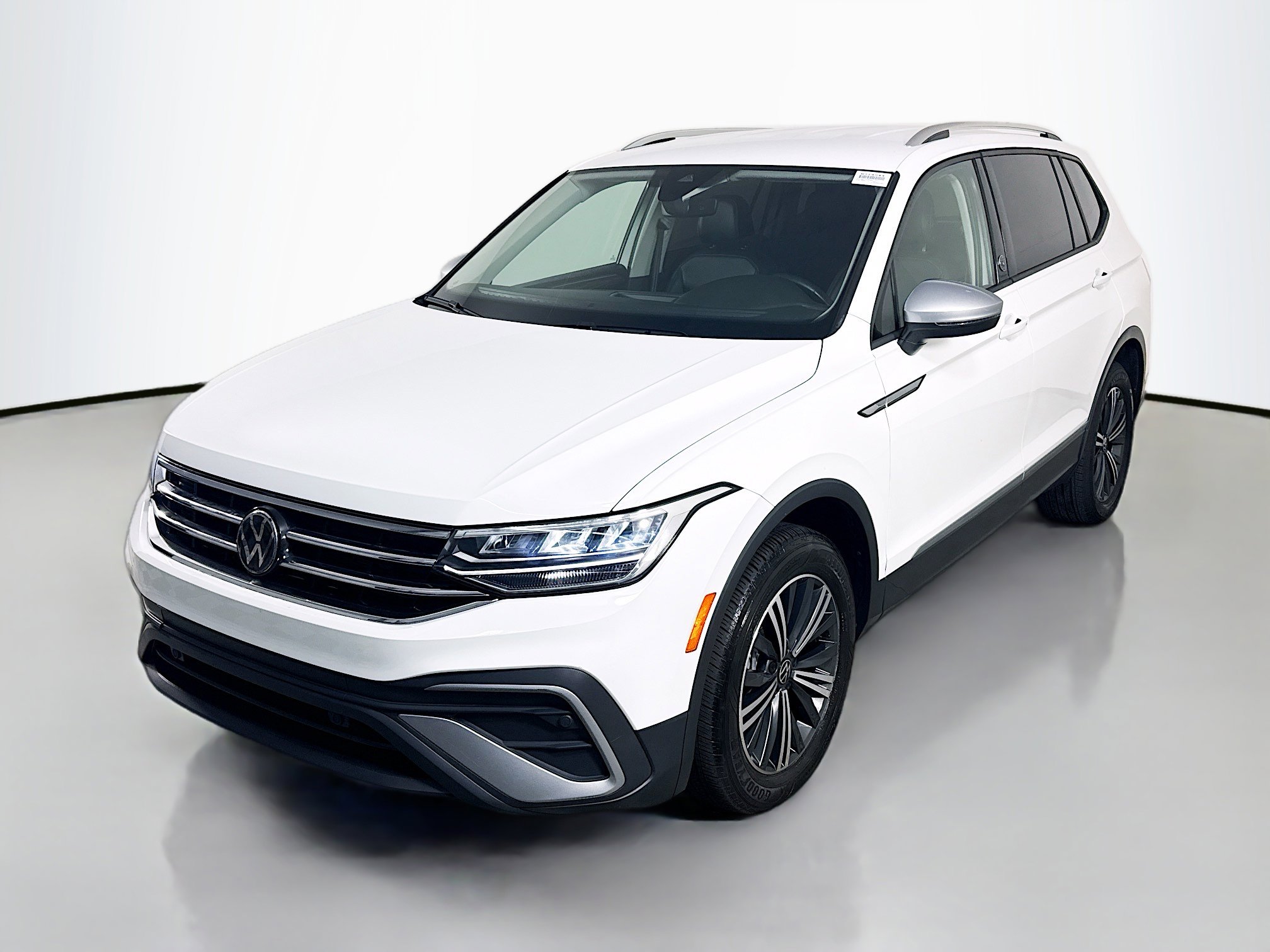 Used 2024 Volkswagen Tiguan Wolfsburg Edition image 4