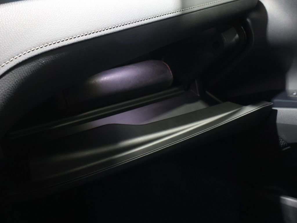 Used 2018 Toyota Camry SE image 25