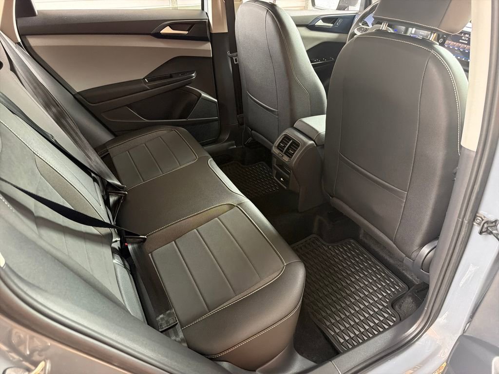 Used 2023 Volkswagen Taos SE image 30