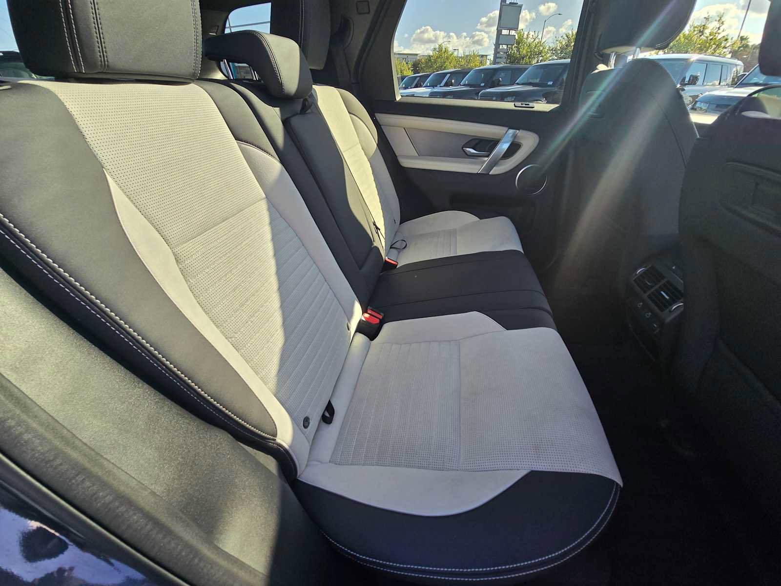 Used 2025 Land Rover Discovery Sport Dynamic SE image 14