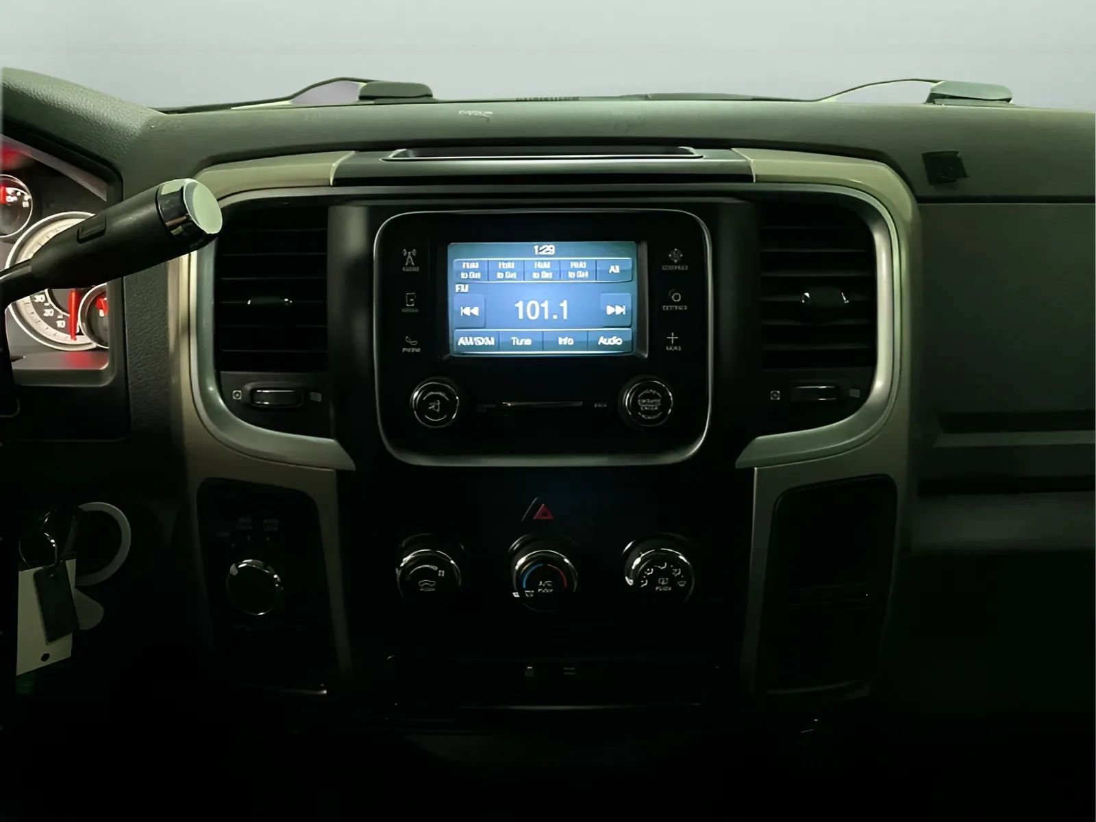 Used 2013 RAM 1500 Classic SLT w/ Premium Display Pkg AWD/4WD image 19