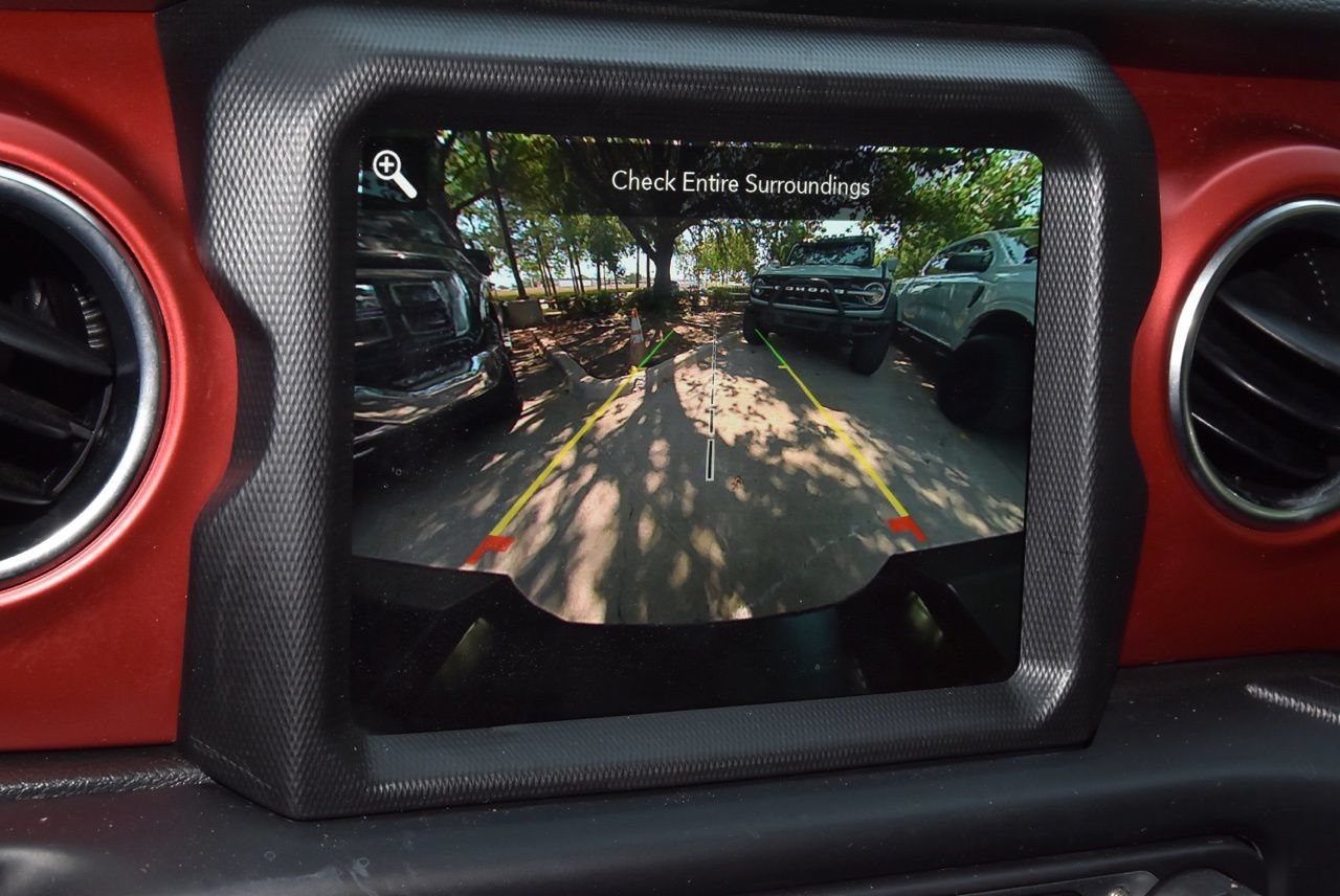 Used 2023 Jeep Gladiator Rubicon w/ Cold Weather Group AWD/4WD image 29