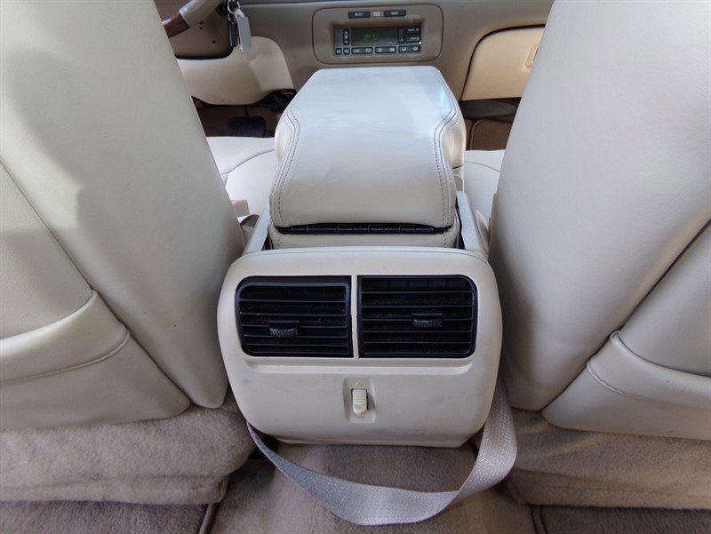 Used 2001 Lincoln Town Car Cartier RWD image 32