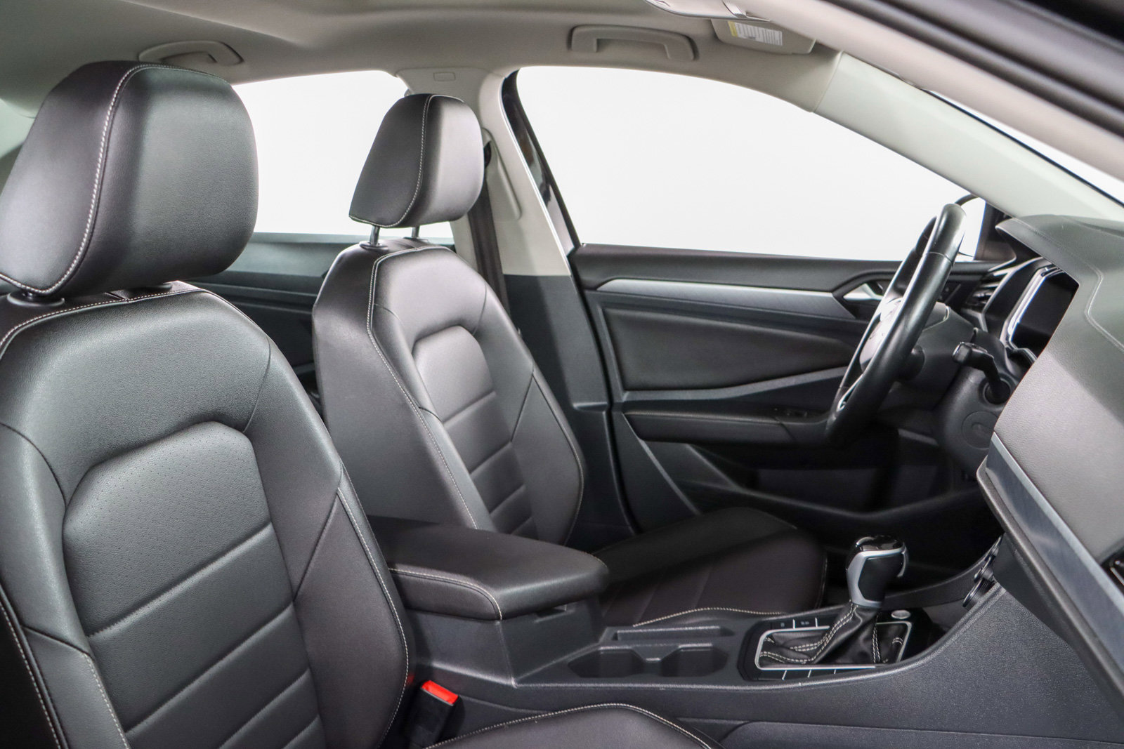 Used 2024 Volkswagen Jetta SE image 27