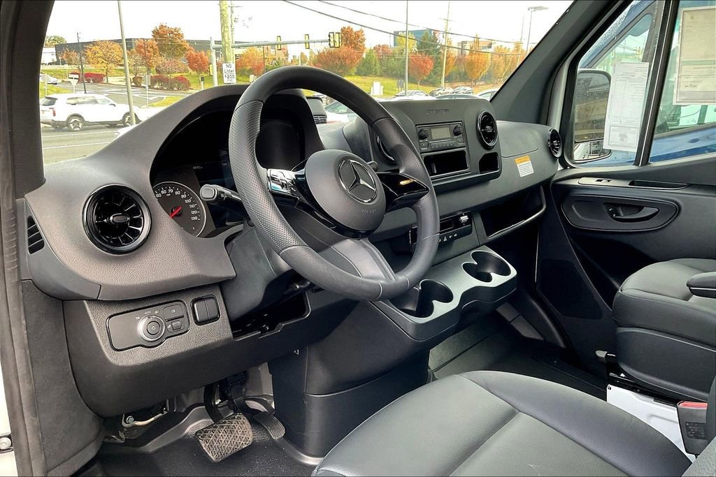 New 2025 Mercedes-Benz Sprinter 4500 image 6