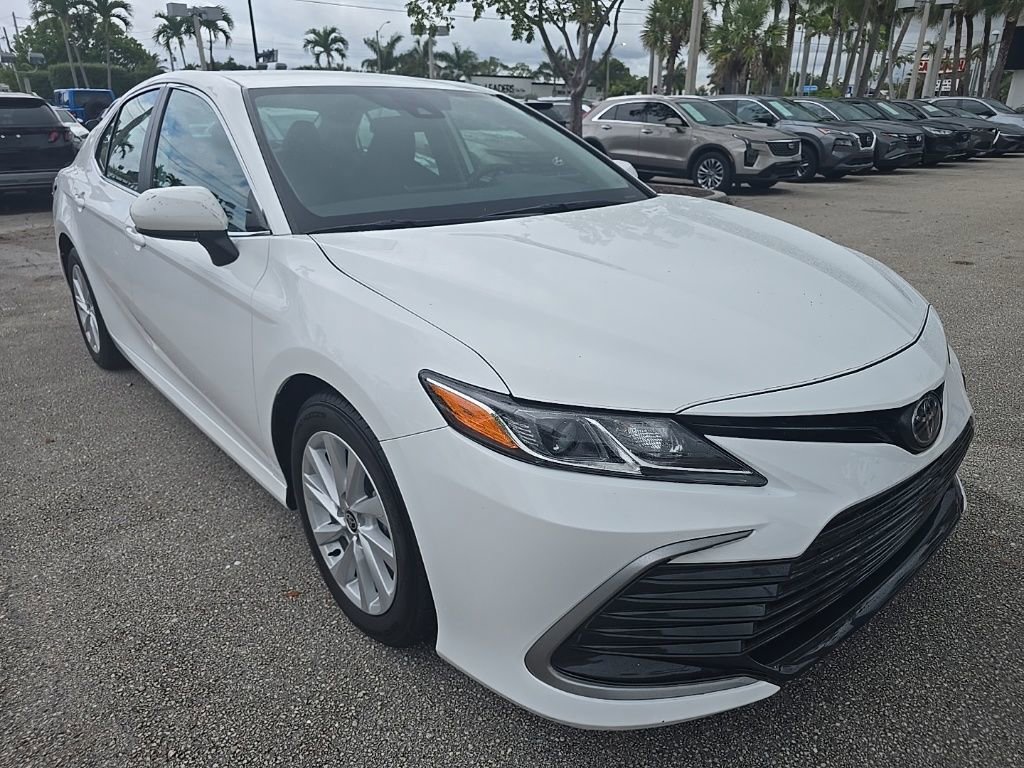 Used 2022 Toyota Camry LE image 3