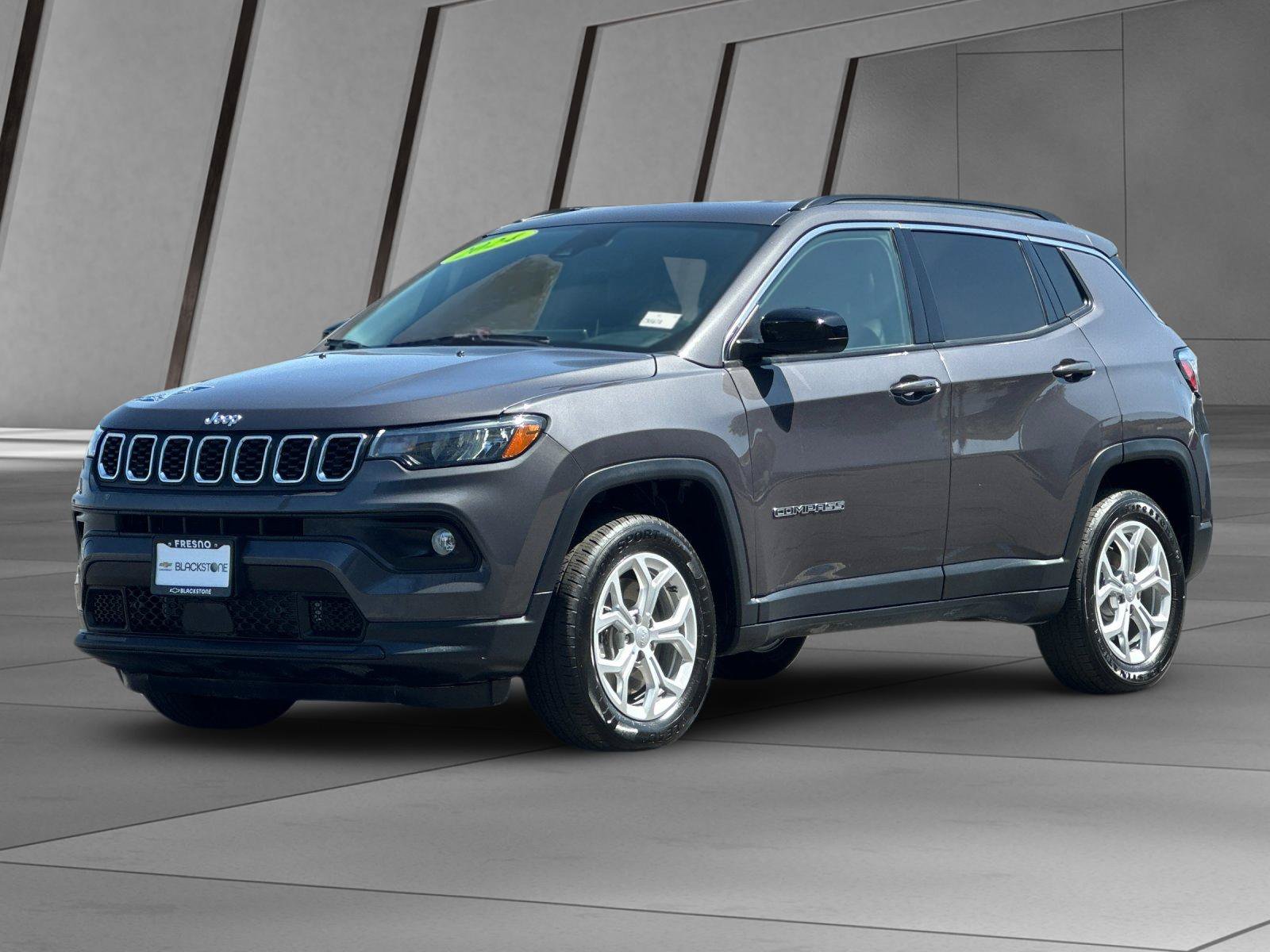 Used 2024 Jeep Compass Latitude AWD/4WD image 8