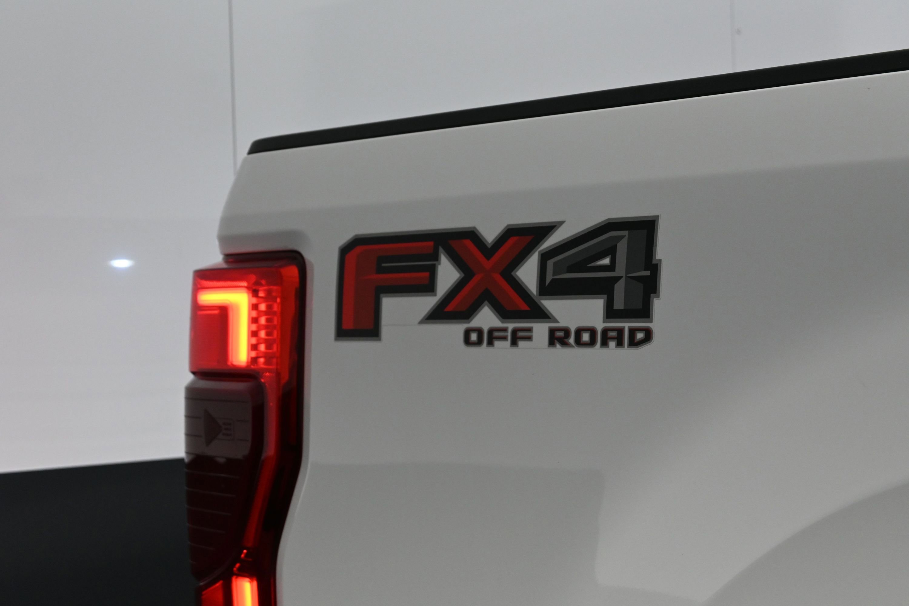Used 2022 Ford F350 Platinum w/ FX4 Off-Road Package AWD/4WD image 48